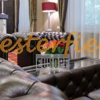 Chesterfield Sofa, Sessel, Tisch